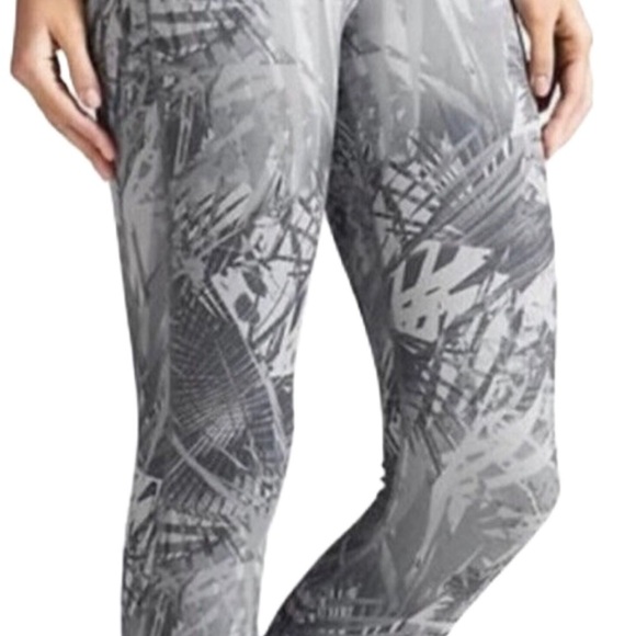 XS Athleta palm Chaturanga cropped leggings EUC - Picture 3 of 9